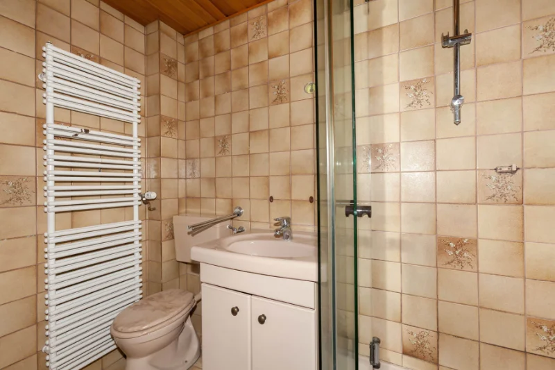 Fliesenkleber mit Asbest im Badezimmer